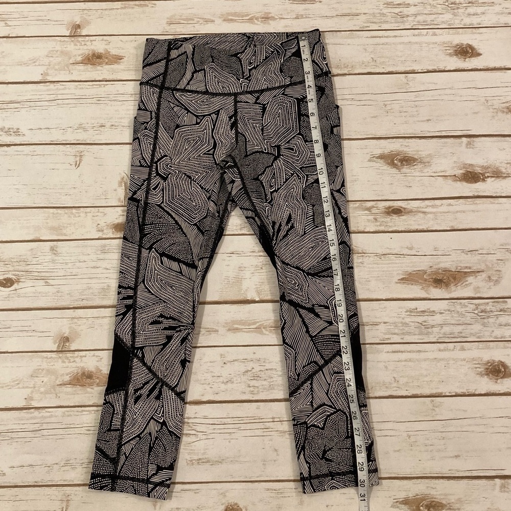 Lululemon Pace Revival Cropped Dottie Tribe Wht/Black With Mesh Panels Leggings - Picture 5 of 12